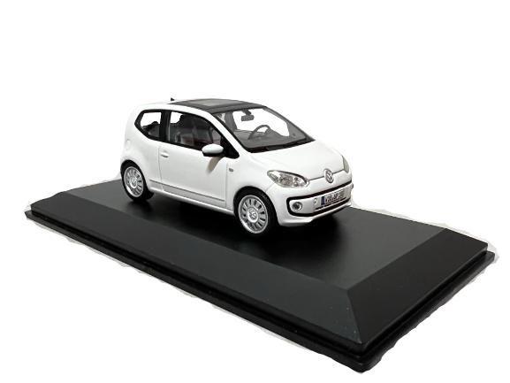 Volkswagen white up! ミニカー 1:43 Miniatura Volkswagen Up Branco Metal 1:43 - China - Carrinhos e